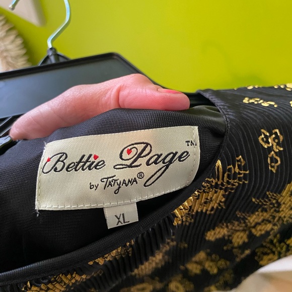 Dress - Picture 3 of 3